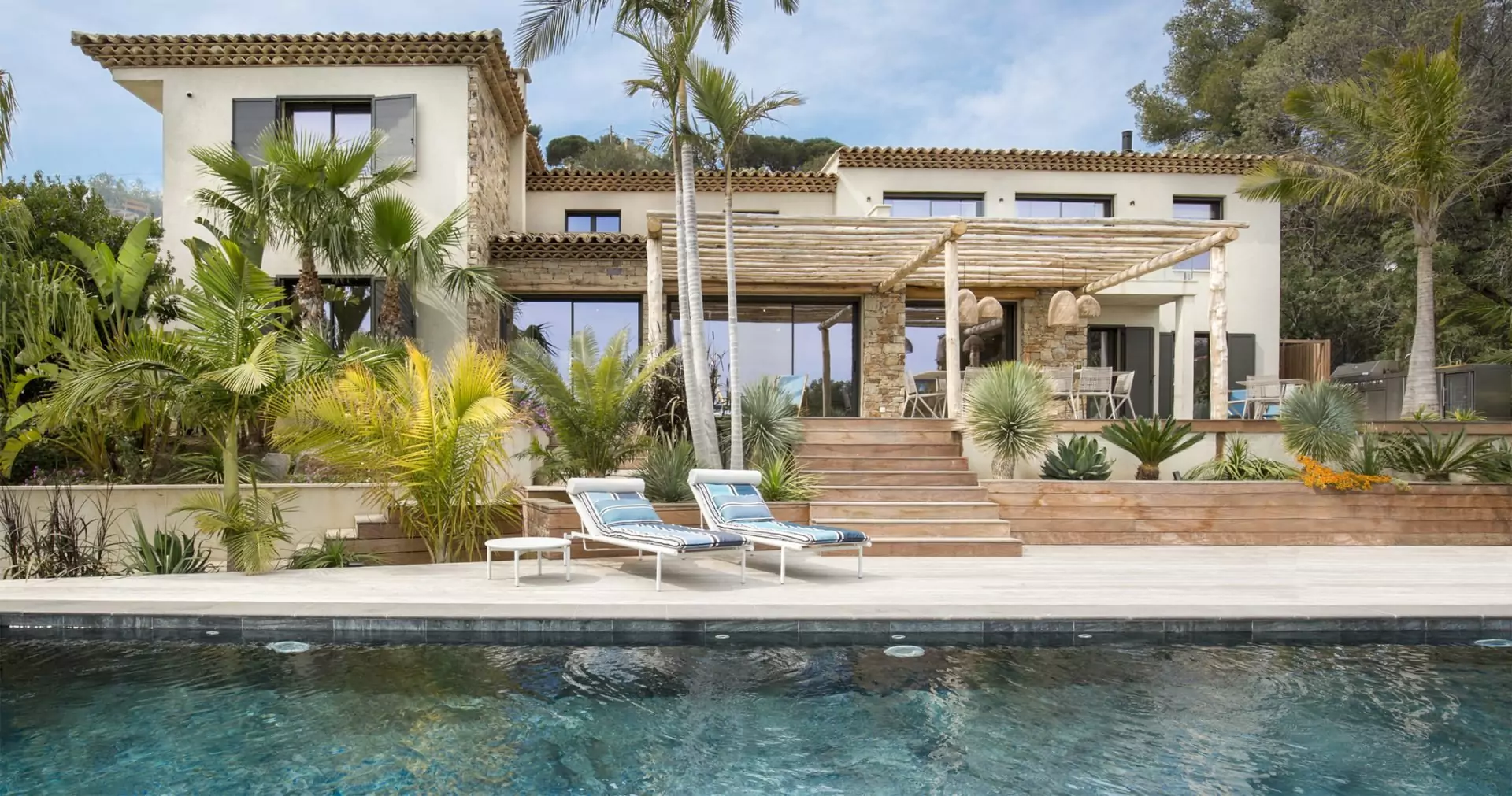villa saint tropez bord de mer et piscine contact